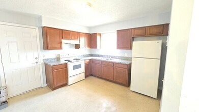 1023 Birchwood Ct in Leesburg, FL - Building Photo - Building Photo