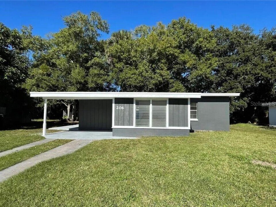 206 Poinciana Cir in Kissimmee, FL - Foto de edificio