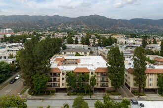 300 East Tujunga in Burbank, CA - Building Photo - Building Photo