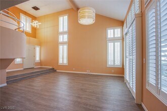 5086 Mt Pleasant Ln in Las Vegas, NV - Foto de edificio - Building Photo