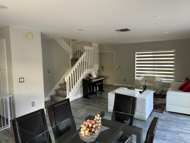 9960 NW 10 Terrace in Miami, FL - Building Photo - Building Photo