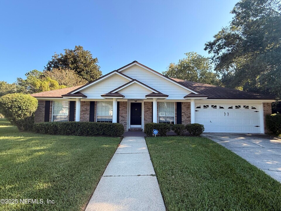 1401 Starboard Ct in Orange Park, FL - Building Photo