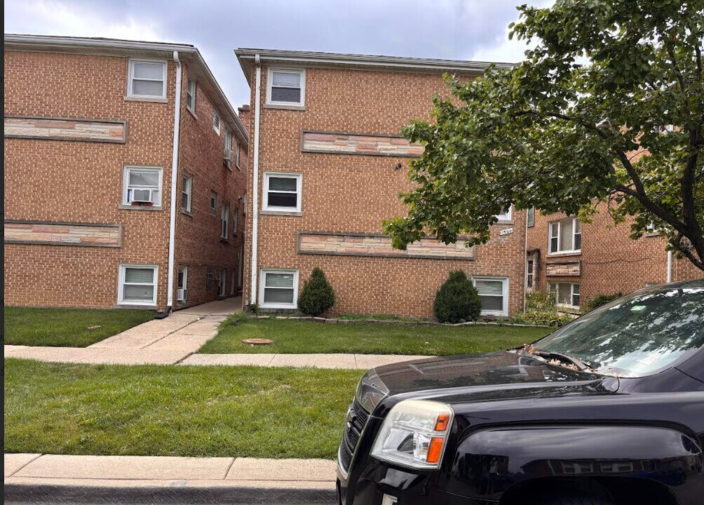 2506 N 72nd Ct in Elmwood Park, IL - Building Photo
