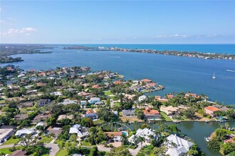 7516 Cove Terrace in Sarasota, FL - Foto de edificio - Building Photo