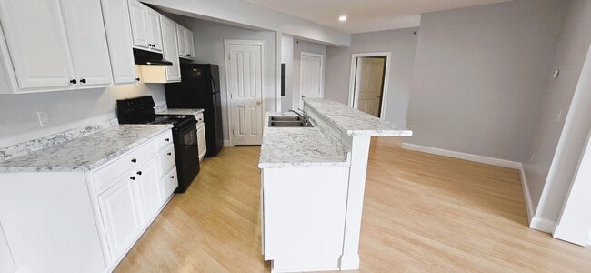 Clock Tower Square in Burlington, VT - Foto de edificio - Building Photo