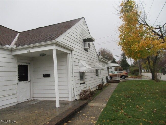 1219 Commonwealth Ave in Mayfield Heights, OH - Building Photo - Building Photo