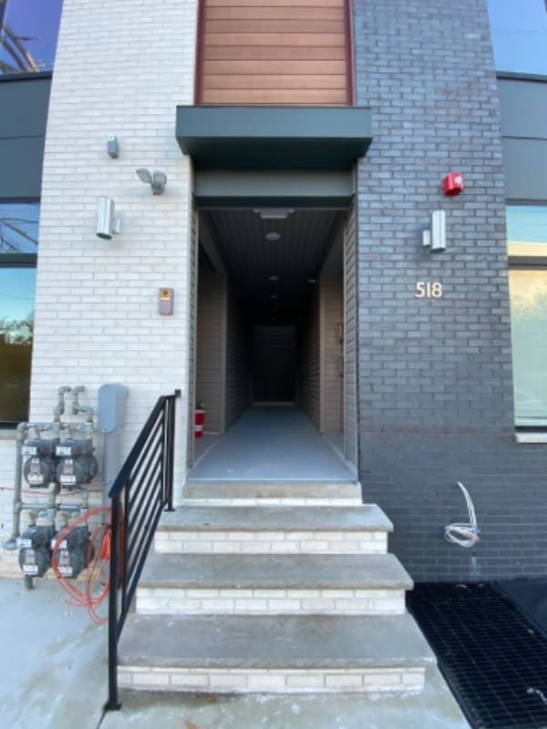 518 W Montgomery Ave in Philadelphia, PA - Foto de edificio - Building Photo