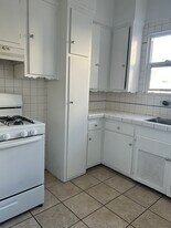 132 1/2 N Orlando Ave in Los Angeles, CA - Building Photo