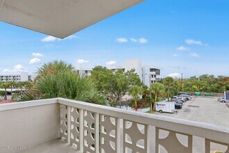 223 Columbia Dr in Cape Canaveral, FL - Foto de edificio - Building Photo