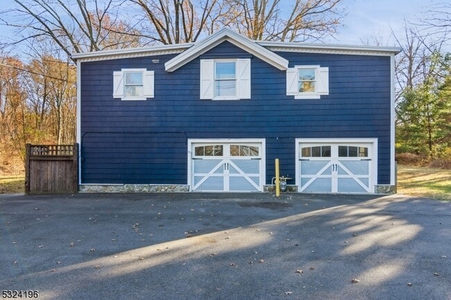 1387 Valley Rd in Long Hill, NJ - Building Photo - Building Photo