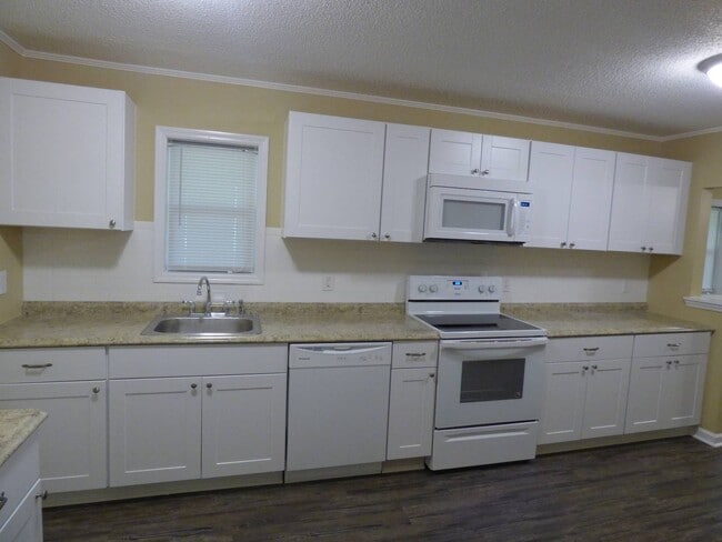 901 Barn St in Jacksonville, NC - Building Photo - Building Photo