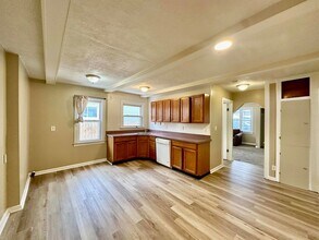 30240 Groveland St in Madison Heights, MI - Building Photo - Building Photo