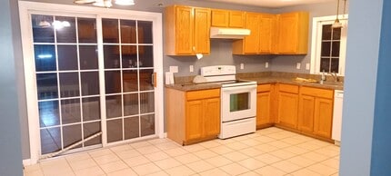 161 N Washington St in Norton, MA - Foto de edificio - Building Photo