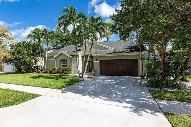 1112 Wild Cherry Ln in Wellington, FL - Building Photo - Building Photo
