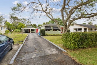 614 N 7th St in Lantana, FL - Building Photo - Building Photo