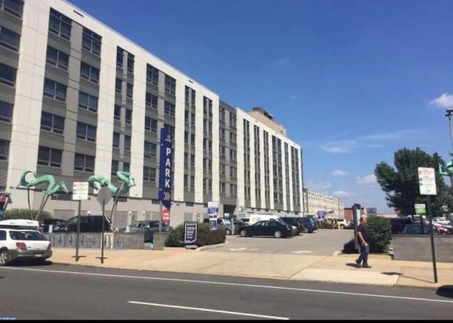 111 N 9th St, Unit 517 in Philadelphia, PA - Building Photo - Building Photo