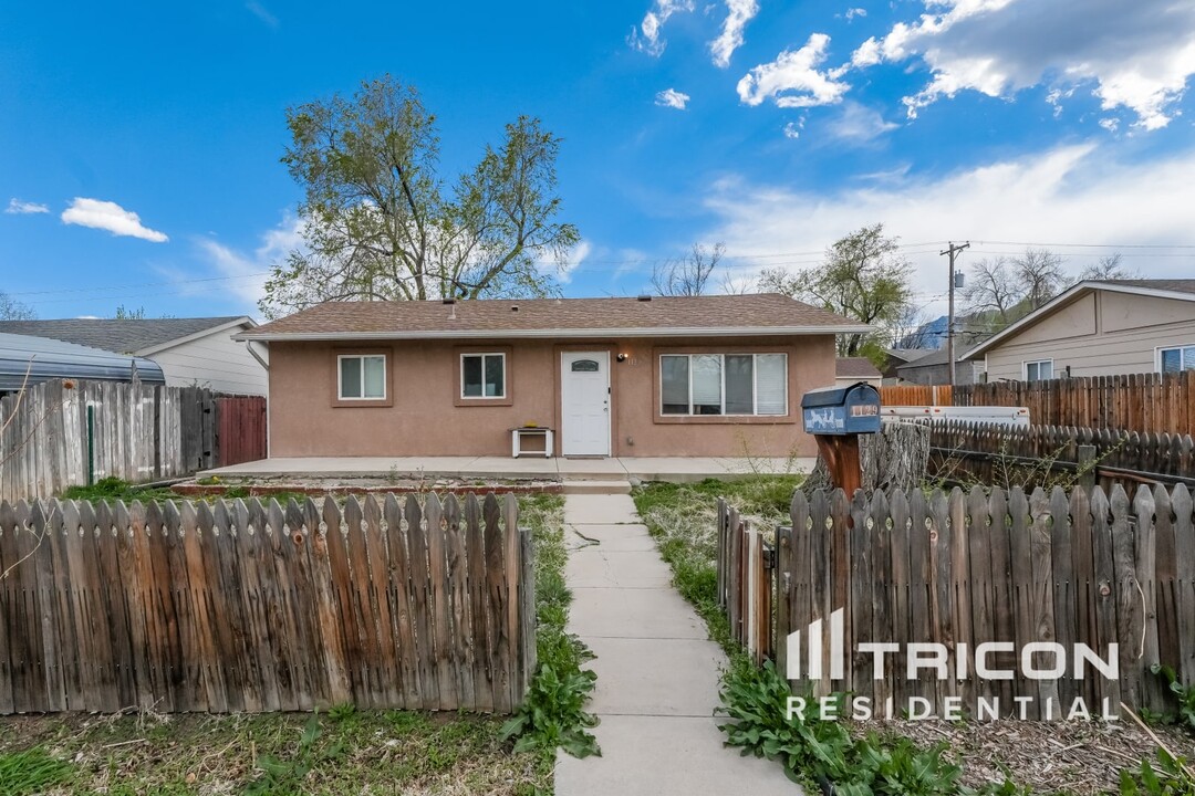 1129 Florence Ave in Colorado Springs, CO - Building Photo