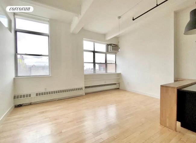 970 Kent Ave in Brooklyn, NY - Building Photo - Building Photo