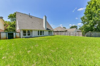 106 Mango St in Lake Jackson, TX - Building Photo - Building Photo