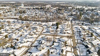 38 Vine Way in fieldsboro, NJ - Building Photo