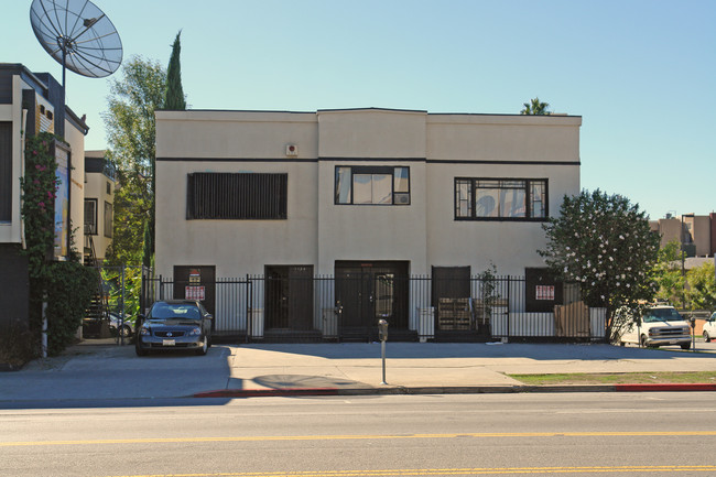 7124 W Sunset Blvd in Los Angeles, CA - Building Photo - Building Photo