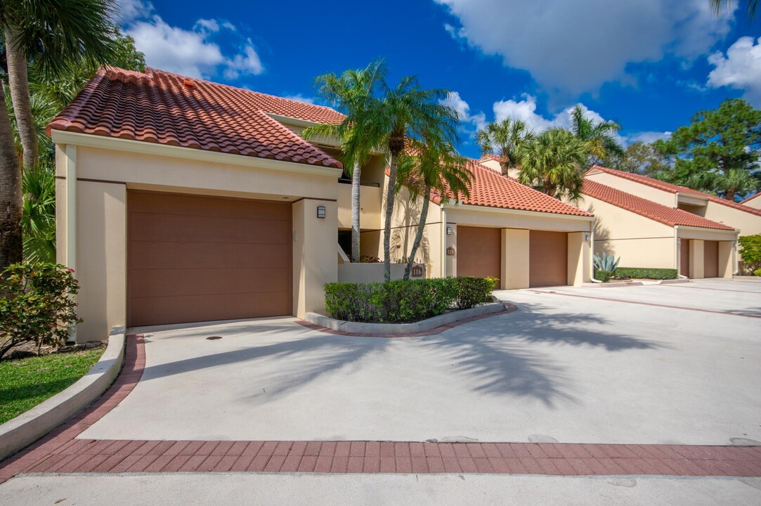 116 Waterview Dr in Palm Beach Gardens, FL - Building Photo