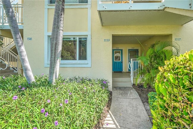 5539 NE Gulfstream Way in Stuart, FL - Building Photo - Building Photo
