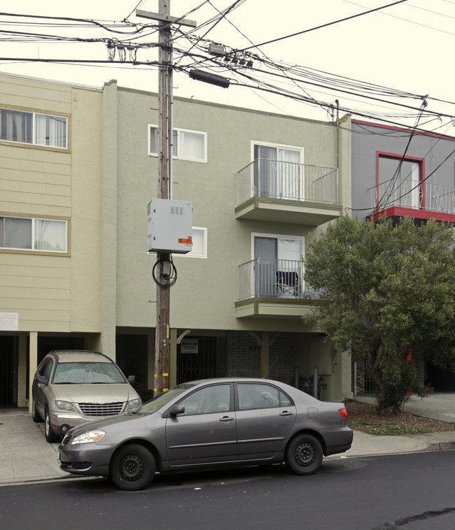 649 Sylvan St in Daly City, CA - Foto de edificio - Building Photo