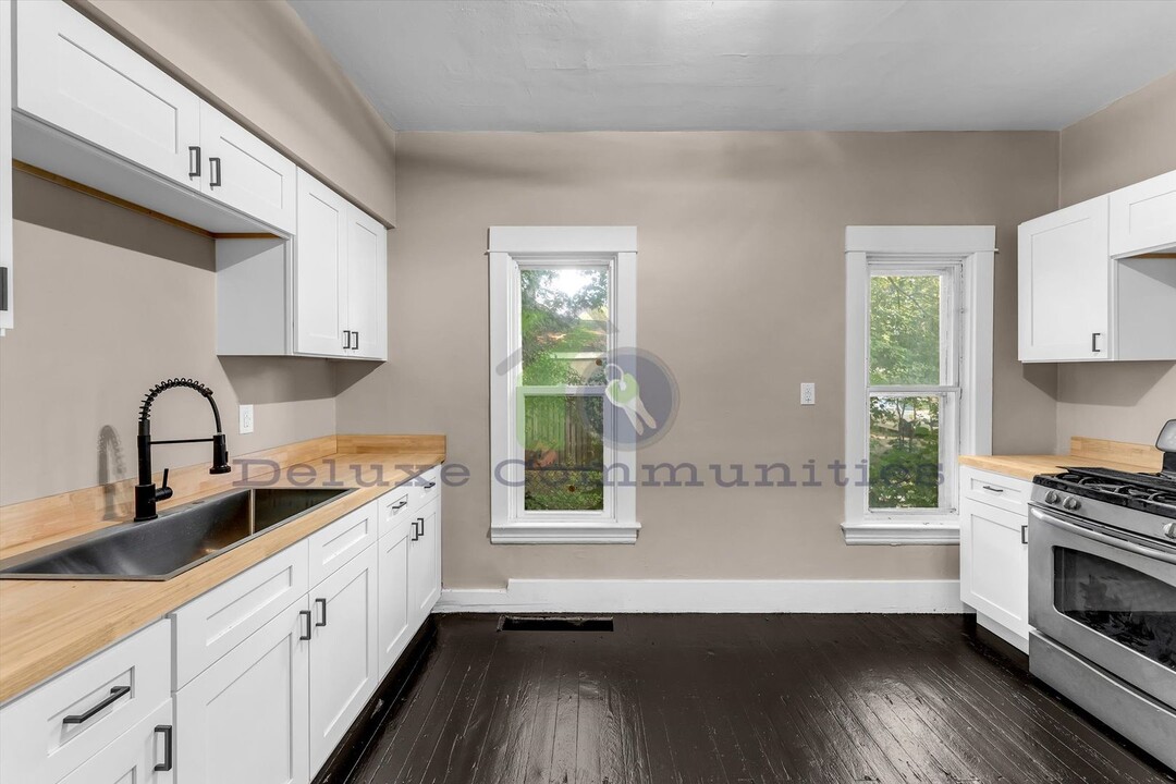 865 10th St NW in Grand Rapids, MI - Building Photo