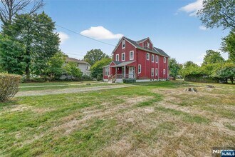66 Boulevard in New Milford, NJ - Building Photo - Building Photo
