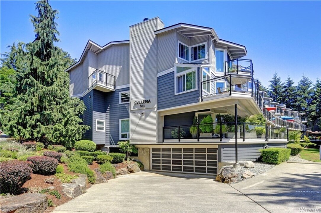 520 4th St in Kirkland, WA - Building Photo