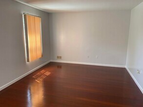 183 Hutton St in Jersey City, NJ - Building Photo - Building Photo