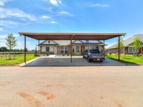 5821 Campbell Creek Dr in Oklahoma City, OK - Building Photo - Building Photo