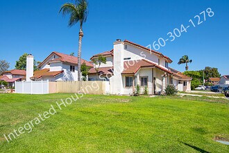 4504 Goldfinch Way in Oceanside, CA - Foto de edificio - Building Photo