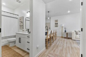 3131 Fleur Dr in Des Moines, IA - Building Photo - Building Photo