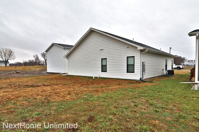 219 E 9th St in Milford, KS - Foto de edificio - Building Photo