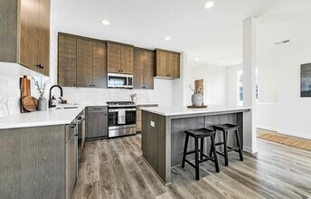 5506 NE 55th Ave, Unit Unit A in Portland, OR - Building Photo - Building Photo