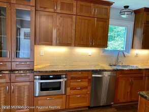 48 Western Reach in Red Bank, NJ - Building Photo - Building Photo
