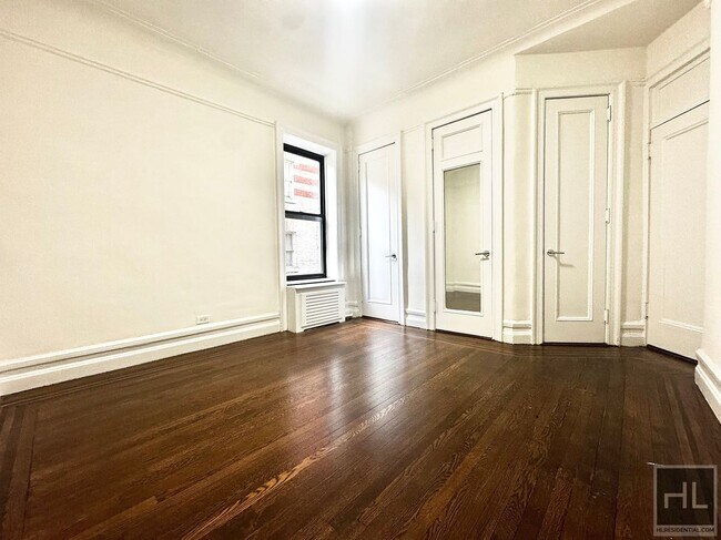 WEST 72 STREET in New York, NY - Building Photo - Building Photo