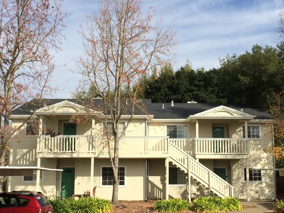 Sonoma Point Apartments in Sonoma, CA - Foto de edificio