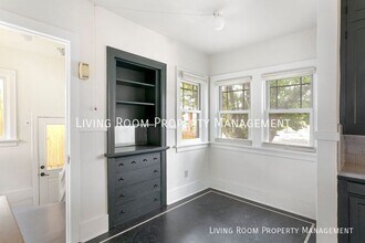 4542 SE 60th Ave in Portland, OR - Building Photo - Building Photo