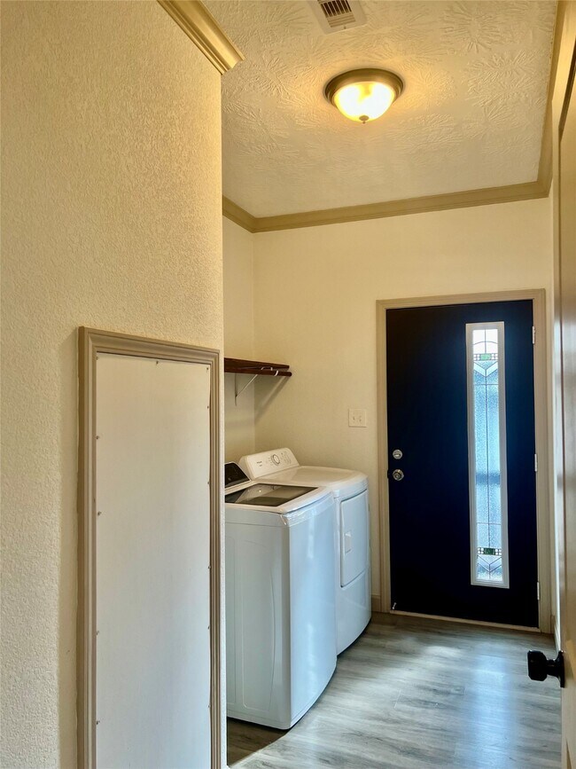 21514 Ruth Dr in New Caney, TX - Building Photo - Building Photo