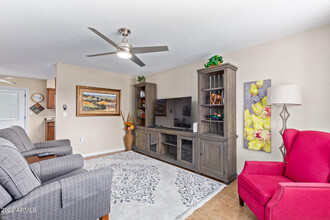 10831 W Tropicana Cir in Sun City, AZ - Foto de edificio - Building Photo