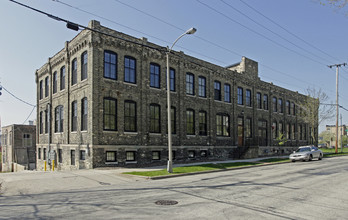 Vine Street Lofts in Milwaukee, WI - Building Photo - Building Photo