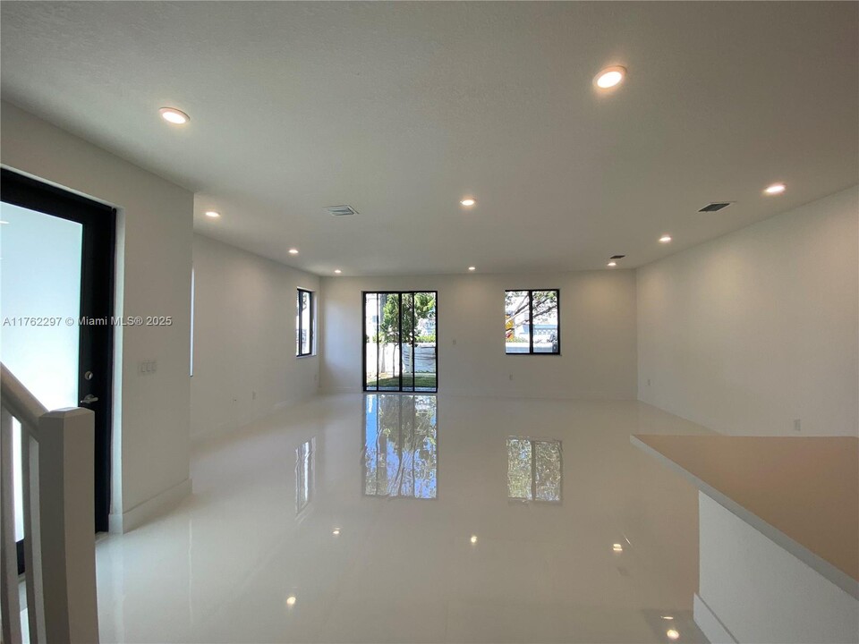 2434 SW 145th Pl in Miami, FL - Building Photo