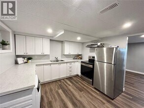 4 Fernwood Pl in Kitchener, ON - Building Photo - Building Photo