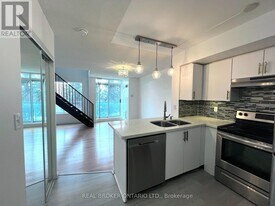 3 Ellesmere St in Richmond Hill, ON - Building Photo