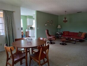 330 Brandywine Dr in Largo, FL - Building Photo - Building Photo