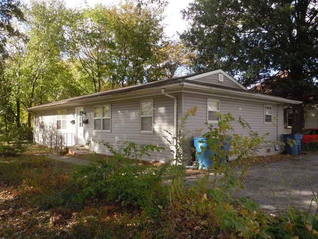 831 Strong Ave, Unit *B