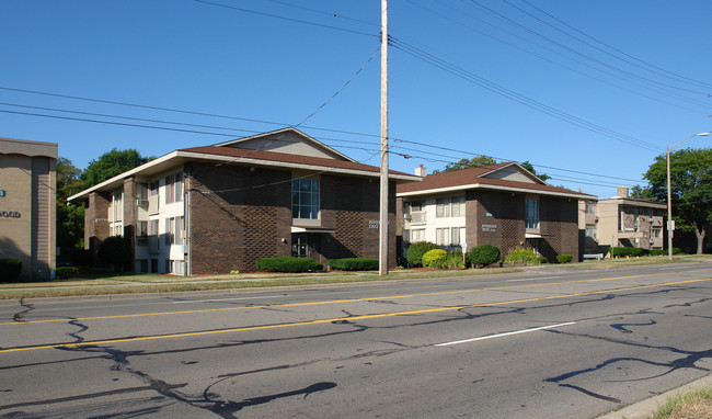 Riverside Apartments in East Lansing, MI - Building Photo - Building Photo